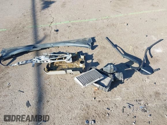 ✅ 2007 Lexus RX 350 • VIN: 2T2HK31U57C042210 • Лот: 43668726. Опубликован ранее на IAAI с пробегом 255 352 миль. Бесплатный доступ к архиву аукционных продаж из США и подробный отчёт об истории автомобиля на DreamBid. Изображение 12.