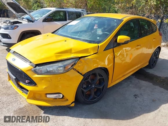 ✅ 2015 Ford Focus ST • VIN: 1FADP3L92FL331197 • Лот: 43365593. Опубликован ранее на IAAI с пробегом 210 690 миль. Бесплатный доступ к архиву аукционных продаж из США и подробный отчёт об истории автомобиля на DreamBid. Изображение 6.