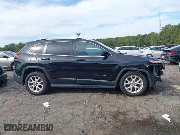 ✅ 2015 Jeep Cherokee Latitude • VIN: 1C4PJLCB1FW638418 • Lot: 43371908. Wystawiony na IAAI z przebiegiem 137 412 mil. Bezpłatny archiwum sprzedaży aukcyjnych z USA i szczegółowy raport historii pojazdu na DreamBid. Zdjęcie 14.