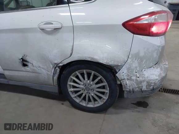 ✅ 2015 Ford C-Max SEL • VIN: 1FADP5CU3FL106299 • Lot: 41764339. Wystawiony na IAAI z przebiegiem 104 025 mil. Bezpłatny archiwum sprzedaży aukcyjnych z USA i szczegółowy raport historii pojazdu na DreamBid. Zdjęcie 6.