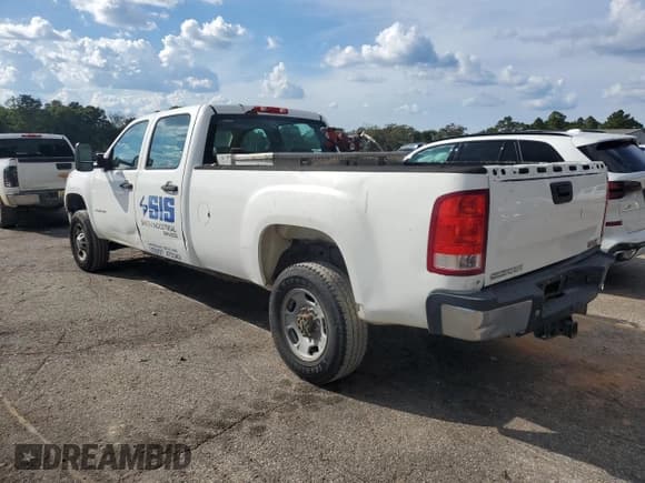 ✅ 2013 GMC Sierra 1500 • VIN: 1GT11ZC84DF174907 • Лот: 84462865. Опубликован ранее на Copart с пробегом 203 810 миль. Бесплатный доступ к архиву аукционных продаж из США и подробный отчёт об истории автомобиля на DreamBid. Изображение 2.