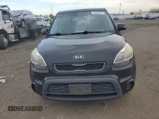✅ 2013 Kia Soul + • VIN: KNDJT2A63D7501777 • Lot: 93561915. Wystawiony na Copart z przebiegiem 216 084 mil. Bezpłatny archiwum sprzedaży aukcyjnych z USA i szczegółowy raport historii pojazdu na DreamBid. Zdjęcie 5.