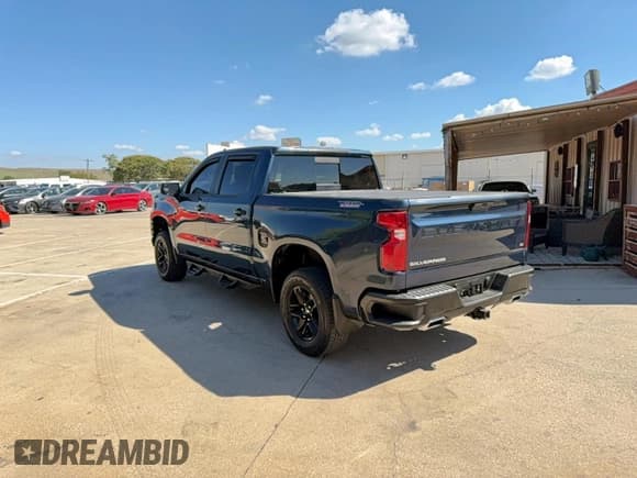 ✅ 2019 Chevrolet Silverado 1500 LT Trail Boss • VIN: 3GCPYFEDXKG194329 • Lot: 85728635. Wystawiony na Copart z przebiegiem 72 766 mil. Bezpłatny archiwum sprzedaży aukcyjnych z USA i szczegółowy raport historii pojazdu na DreamBid. Zdjęcie 3.
