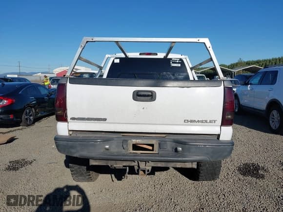 ✅ 2005 Chevrolet Silverado 2500HD LS • VIN: 1GCHK23245F872028 • Lot: 43368972. Listed on IAAI with 234,712 mi. Free auction sales archive from the USA and detailed vehicle history report at DreamBid. Image 17.