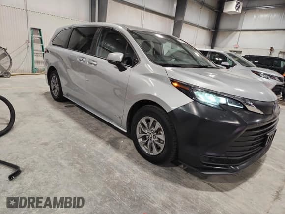 ✅ 2021 Toyota Sienna LE • VIN: 5TDKSKFC6MS035886 • Lot: 93126815. Listed on Copart with 255,807 mi. Free auction sales archive from the USA and detailed vehicle history report at DreamBid. Image 4.