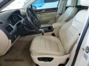 ✅ 2011 Volkswagen Touareg • VIN: WVGFG9BP1BD005350 • Лот: 58558055. Опубликован ранее на Copart с пробегом 137 982 миль. Бесплатный доступ к архиву аукционных продаж из США и подробный отчёт об истории автомобиля на DreamBid. Изображение 7.