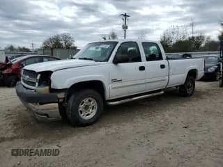 ✅ 2004 Chevrolet Silverado 2500HD LS • VIN: 1GCHC23184F102191 • Lot: 50151625. Wystawiony na Copart z przebiegiem Nie podano. Bezpłatny archiwum sprzedaży aukcyjnych z USA i szczegółowy raport historii pojazdu na DreamBid. Zdjęcie 1.