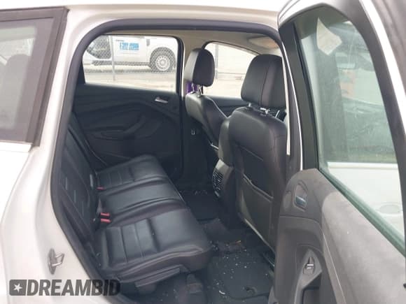 ✅ 2013 Ford C-Max SEL • VIN: 1FADP5BU7DL544628 • Lot: 41583426. Wystawiony na IAAI z przebiegiem 230 761 mil. Bezpłatny archiwum sprzedaży aukcyjnych z USA i szczegółowy raport historii pojazdu na DreamBid. Zdjęcie 8.