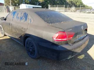 ✅ 2012 Volkswagen Passat S • VIN: 1VWAP7A37CC006993 • Lot: 43751665. Wystawiony na IAAI z przebiegiem 168 519 mil. Bezpłatny archiwum sprzedaży aukcyjnych z USA i szczegółowy raport historii pojazdu na DreamBid. Zdjęcie 3.