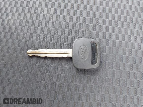 ✅ 2006 Toyota RAV4 Sport • VIN: JTMBD32V565004533 • Лот: 43911819. Опубликован ранее на IAAI с пробегом 166 173 миль. Бесплатный доступ к архиву аукционных продаж из США и подробный отчёт об истории автомобиля на DreamBid. Изображение 11.