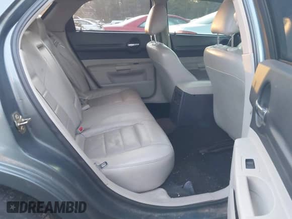 2005 Dodge Magnum SE z VIN 2D4FV48V85H557277, wystawiony jako IAAI lot #41346652 z przebiegiem 208 397 mil mil oraz . Historia ofert i sprzedaży dostępna na DreamBid. Obrazek 8.