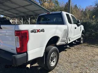 ✅ 2017 Ford F-250 XLT • VIN: 1FT7X2B62HED20524 • Lot: 43694216. Wystawiony na IAAI z przebiegiem 43 901 mil. Bezpłatny archiwum sprzedaży aukcyjnych z USA i szczegółowy raport historii pojazdu na DreamBid. Zdjęcie 4.