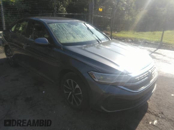 ✅ 2022 Volkswagen Jetta S • VIN: 3VWCM7BUXNM032854 • Lot: 42779651. Wystawiony na IAAI z przebiegiem Nie podano. Bezpłatny archiwum sprzedaży aukcyjnych z USA i szczegółowy raport historii pojazdu na DreamBid. Zdjęcie 1.