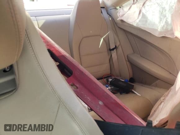 ✅ 2015 Mercedes-Benz C 250 • VIN: WDDGJ4HB6FG406198 • Lot: 84950245. Wystawiony na Copart z przebiegiem Nie podano. Bezpłatny archiwum sprzedaży aukcyjnych z USA i szczegółowy raport historii pojazdu na DreamBid. Zdjęcie 10.