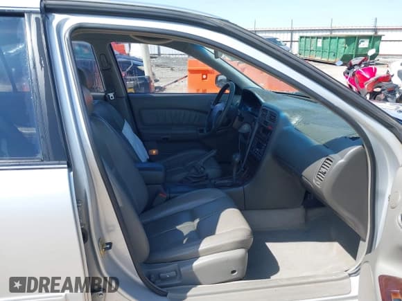 ✅ 1998 Infiniti I30 Standard • VIN: JNKCA21A9WT615911 • Lot: 41904788. Wystawiony na IAAI z przebiegiem 216 340 mil. Bezpłatny archiwum sprzedaży aukcyjnych z USA i szczegółowy raport historii pojazdu na DreamBid. Zdjęcie 5.