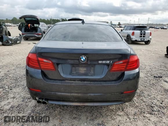 ✅ 2011 BMW 5 Series 528i • VIN: WBAFR1C52BC737549 • Lot: 92885715. Listed on Copart with 104,643 mi. Free auction sales archive from the USA and detailed vehicle history report at DreamBid. Image 6.
