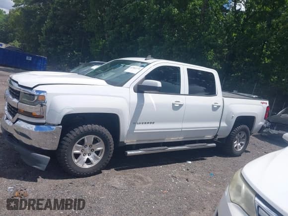 ✅ 2017 Chevrolet Silverado 1500 LT • VIN: 3GCUKREH1HG462136 • Lot: 42502771. Listed on IAAI with 187,822 mi. Free auction sales archive from the USA and detailed vehicle history report at DreamBid. Image 14.