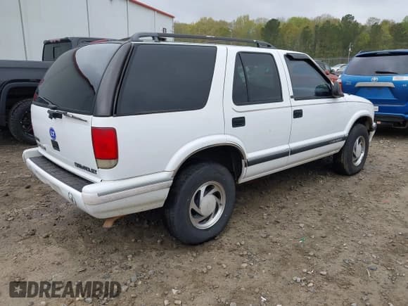 ✅ 1997 Chevrolet Blazer LS • VIN: 1GNDT13W3V2181824 • Lot: 41907453. Wystawiony na IAAI z przebiegiem 150 405 mil. Bezpłatny archiwum sprzedaży aukcyjnych z USA i szczegółowy raport historii pojazdu na DreamBid. Zdjęcie 4.