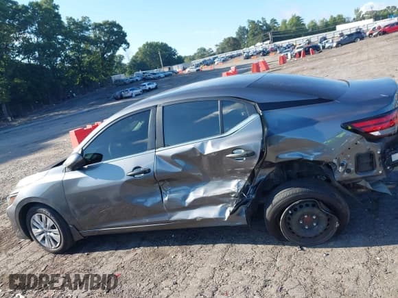 ✅ 2024 Nissan Sentra S • VIN: 3N1AB8BVXRY321166 • Lot: 42763991. Listed on IAAI with 31,837 mi. Free auction sales archive from the USA and detailed vehicle history report at DreamBid. Image 15.