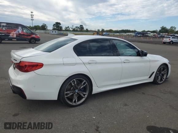 ✅ 2020 BMW 5 Series M550i xDrive • VIN: WBAJS7C00LCD18805 • Lot: 83802335. Wystawiony na Copart z przebiegiem 81 076 mil. Bezpłatny archiwum sprzedaży aukcyjnych z USA i szczegółowy raport historii pojazdu na DreamBid. Zdjęcie 3.