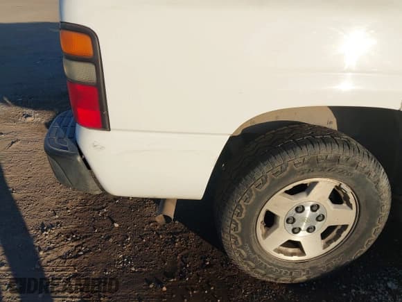 ✅ 2005 Chevrolet Tahoe LS • VIN: 1GNEC13T15R169656 • Lot: 43896635. Listed on IAAI with 261,160 mi. Free auction sales archive from the USA and detailed vehicle history report at DreamBid. Image 6.