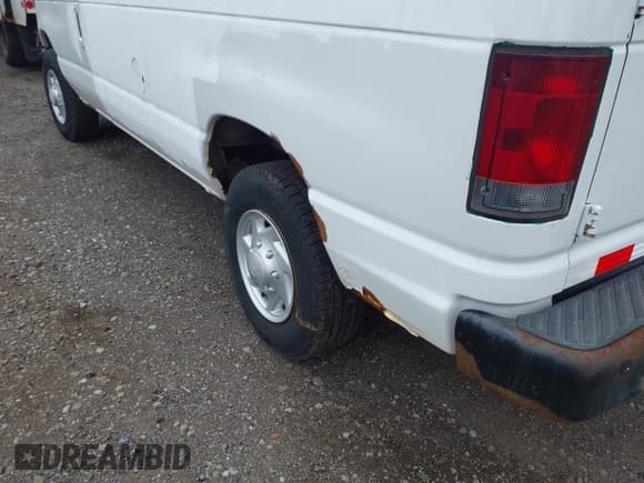 ✅ 2009 Ford Econoline Cargo • VIN: 1FTNE24L89DA20168 • Lot: 42245830. Listed on IAAI with 132,839 mi. Free auction sales archive from the USA and detailed vehicle history report at DreamBid. Image 6.