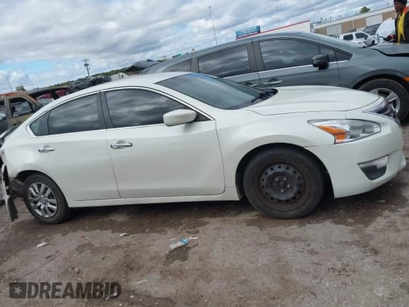 ✅ 2015 Nissan Altima S • VIN: 1N4AL3AP5FN332297 • Лот: 43550294. Опубликован ранее на IAAI с пробегом 169 965 миль. Бесплатный доступ к архиву аукционных продаж из США и подробный отчёт об истории автомобиля на DreamBid. Изображение 13.