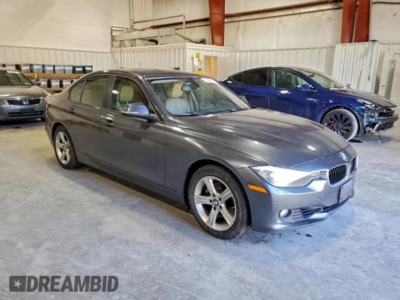 ✅ 2013 BMW 3 Series 328i xDrive • VIN: WBA3B3C57DF539635 • Lot: 95096645. Wystawiony na Copart z przebiegiem 142 733 mil. Bezpłatny archiwum sprzedaży aukcyjnych z USA i szczegółowy raport historii pojazdu na DreamBid. Zdjęcie 4.