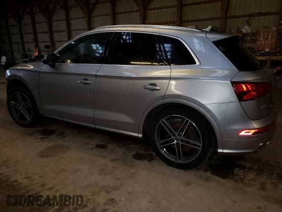 ✅ 2018 Audi SQ5 Premium Plus • VIN: WA1A4AFY8J2009301 • Лот: 37972503. Опубликован ранее на Copart с пробегом 171 418 миль. Бесплатный доступ к архиву аукционных продаж из США и подробный отчёт об истории автомобиля на DreamBid. Изображение 2.
