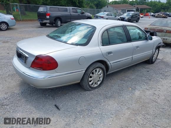 ✅ 1999 Lincoln Continental • VIN: 1LNHM97V5XY630004 • Лот: 42434619. Опубликован ранее на IAAI с пробегом 175 458 миль. Бесплатный доступ к архиву аукционных продаж из США и подробный отчёт об истории автомобиля на DreamBid. Изображение 4.