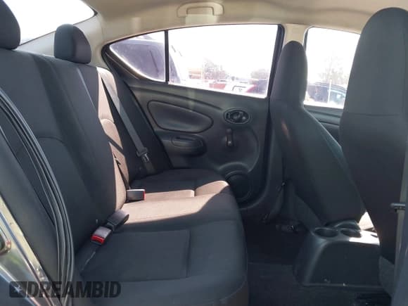 ✅ 2015 Nissan Versa S Plus • VIN: 3N1CN7AP9FL935809 • Lot: 43143515. Wystawiony na IAAI z przebiegiem 160 570 mil. Bezpłatny archiwum sprzedaży aukcyjnych z USA i szczegółowy raport historii pojazdu na DreamBid. Zdjęcie 8.