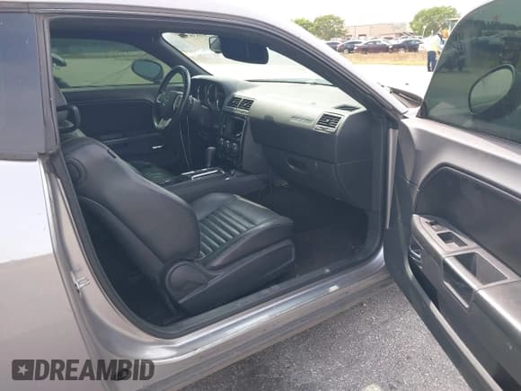 ✅ 2013 Dodge Challenger SXT • VIN: 2C3CDYAG7DH611273 • Lot: 41638740. Wystawiony na IAAI z przebiegiem Nie podano. Bezpłatny archiwum sprzedaży aukcyjnych z USA i szczegółowy raport historii pojazdu na DreamBid. Zdjęcie 5.