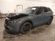 ✅ 2023 Mazda CX-5 S Carbon Edition • VIN: JM3KFBCM1P0238345 • Lot: 42799769. Wystawiony na IAAI z przebiegiem 53 614 mil. Bezpłatny archiwum sprzedaży aukcyjnych z USA i szczegółowy raport historii pojazdu na DreamBid. Zdjęcie 2.