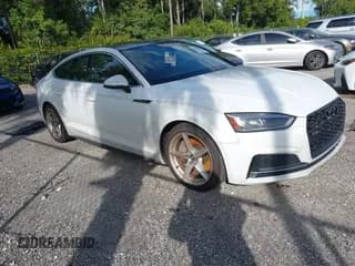 ✅ 2019 Audi A5 Sportback Premium • VIN: WAUDNCF53KA019594 • Lot: 43612060. Wystawiony na IAAI z przebiegiem 73 210 mil. Bezpłatny archiwum sprzedaży aukcyjnych z USA i szczegółowy raport historii pojazdu na DreamBid. Zdjęcie 1.
