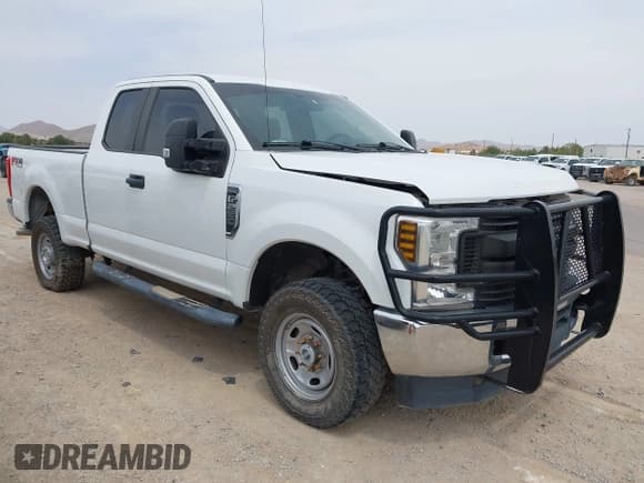 ✅ 2019 Ford F-250 XL • VIN: 1FT7X2B6XKEC89613 • Lot: 42256834. Listed on IAAI with 80,066 mi. Free auction sales archive from the USA and detailed vehicle history report at DreamBid. Image 1.