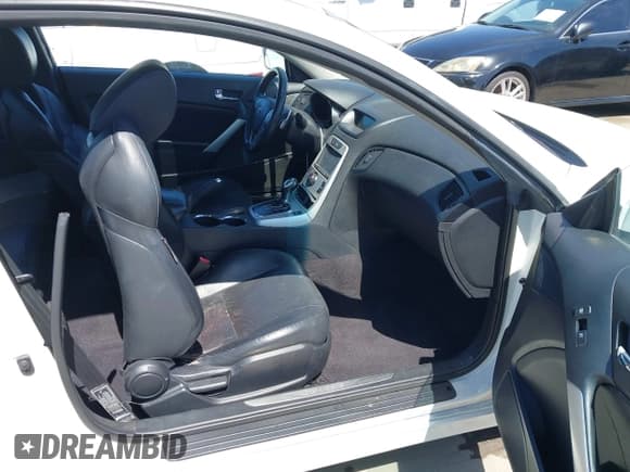 ✅ 2010 Hyundai Genesis Coupe • VIN: KMHHU6KH2AU006871 • Lot: 41906167. Wystawiony na IAAI z przebiegiem 118 585 mil. Bezpłatny archiwum sprzedaży aukcyjnych z USA i szczegółowy raport historii pojazdu na DreamBid. Zdjęcie 5.