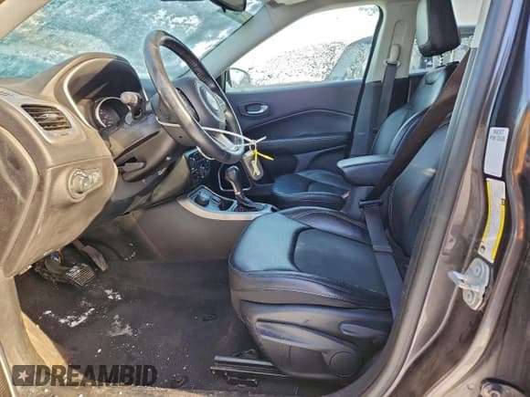 ✅ 2019 Jeep Compass Latitude • VIN: 3C4NJDBB1KT645674 • Lot: 94533115. Wystawiony na Copart z przebiegiem 137 949 mil. Bezpłatny archiwum sprzedaży aukcyjnych z USA i szczegółowy raport historii pojazdu na DreamBid. Zdjęcie 7.