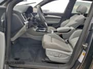 ✅ 2025 Audi Q5 S line Premium Plus • VIN: WA1EAAFY1S2024895 • Lot: 93634845. Wystawiony na Copart z przebiegiem Nie podano. Bezpłatny archiwum sprzedaży aukcyjnych z USA i szczegółowy raport historii pojazdu na DreamBid. Zdjęcie 7.