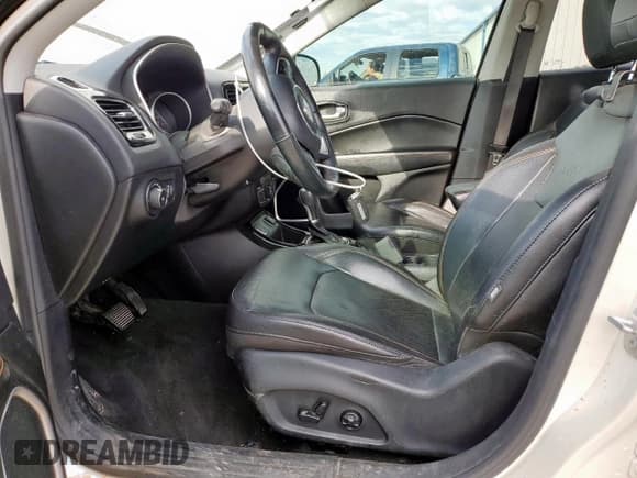 ✅ 2018 Jeep Compass Limited • VIN: 3C4NJCCBXJT228724 • Lot: 81333585. Wystawiony na Copart z przebiegiem 81 188 mil. Bezpłatny archiwum sprzedaży aukcyjnych z USA i szczegółowy raport historii pojazdu na DreamBid. Zdjęcie 7.