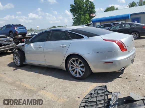 ✅ 2015 Jaguar XJ • VIN: SAJWJ1CD1F8V75232 • Lot: 57605685. Listed on Copart with 146,314 mi. Free auction sales archive from the USA and detailed vehicle history report at DreamBid. Image 2.