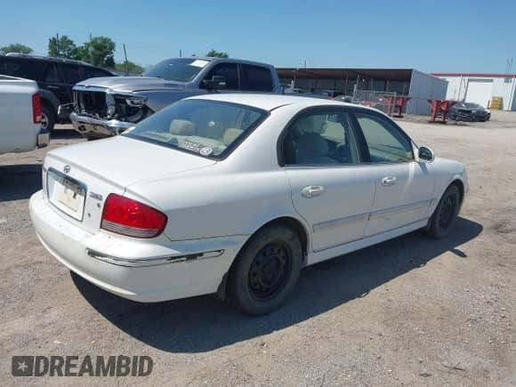 2002 Hyundai Sonata GL с VIN KMHWF25HX2A641605, выставлен на аукционе IAAI как лот 42254382 с пробегом 213 046 миль миль и . История ставок и продаж доступна на DreamBid. Изображение 4.