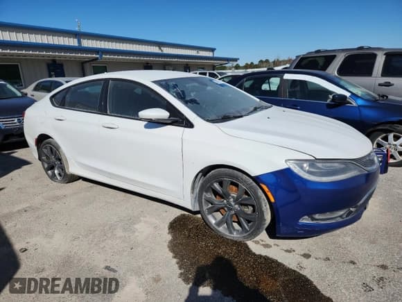 ✅ 2016 Chrysler 200 S • VIN: 1C3CCCBG5GN108826 • Lot: 92362825. Wystawiony na Copart z przebiegiem 135 095 mil. Bezpłatny archiwum sprzedaży aukcyjnych z USA i szczegółowy raport historii pojazdu na DreamBid. Zdjęcie 4.
