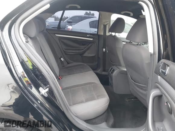 ✅ 2009 Volkswagen Jetta S • VIN: 3VWJZ71K89M099600 • Lot: 43729359. Wystawiony na IAAI z przebiegiem 160 442 mil. Bezpłatny archiwum sprzedaży aukcyjnych z USA i szczegółowy raport historii pojazdu na DreamBid. Zdjęcie 8.