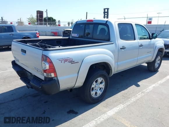 ✅ 2010 Toyota Tacoma PreRunner • VIN: 3TMJU4GN8AM092555 • Lot: 42507521. Listed on IAAI with 298,223 mi. Free auction sales archive from the USA and detailed vehicle history report at DreamBid. Image 4.