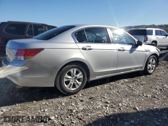 ✅ 2009 Honda Accord LX-P • VIN: 1HGCP26409A187666 • Lot: 91172885. Listed on Copart with 117,800 mi. Free auction sales archive from the USA and detailed vehicle history report at DreamBid. Image 3.