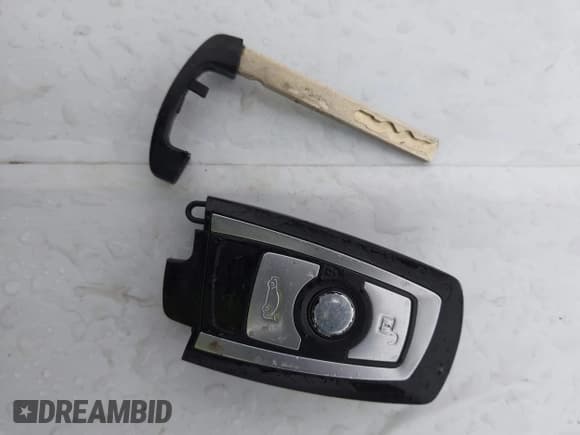 ✅ 2013 BMW 3 Series 328i xDrive • VIN: WBA3B5G52DNS00373 • Лот: 43797030. Опубликован ранее на IAAI с пробегом 90 832 миль. Бесплатный доступ к архиву аукционных продаж из США и подробный отчёт об истории автомобиля на DreamBid. Изображение 11.