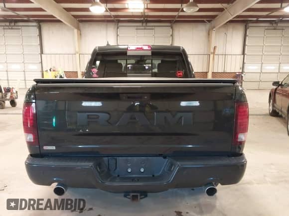 2017 Ram 1500 Night z VIN 1C6RR7MT0HS831726, wystawiony jako IAAI lot #41642459 z przebiegiem 90 423 mil mil oraz . Historia ofert i sprzedaży dostępna na DreamBid. Obrazek 16.