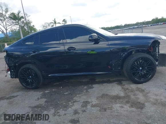 ✅ 2024 BMW X6 M • VIN: 5YM23ET07R9U83401 • Lot: 42180334. Listed on IAAI with 14,736 mi. Free auction sales archive from the USA and detailed vehicle history report at DreamBid. Image 14.