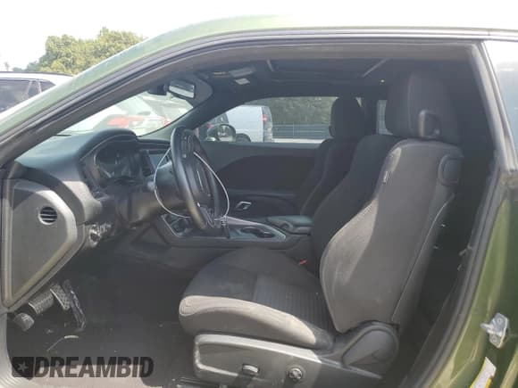 ✅ 2019 Dodge Challenger R/T • VIN: 2C3CDZBT4KH506771 • Lot: 70593214. Wystawiony na Copart z przebiegiem 82 622 mil. Bezpłatny archiwum sprzedaży aukcyjnych z USA i szczegółowy raport historii pojazdu na DreamBid. Zdjęcie 7.