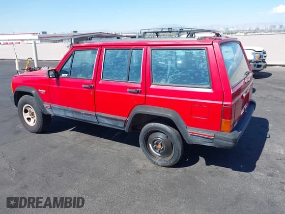 ✅ 1996 Jeep Cherokee Sport • VIN: 1J4FT68S0TL225719 • Lot: 42121351. Listed on IAAI with 237,602 mi. Free auction sales archive from the USA and detailed vehicle history report at DreamBid. Image 3.